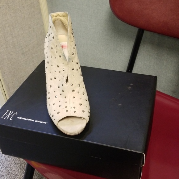 Heel - Picture 2 of 3